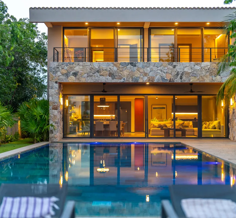 Lakefront 4-Bedroom Villa in Lagos del Sol, Cancún