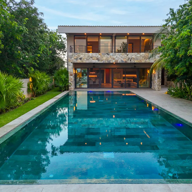Lakefront 4-Bedroom Villa in Lagos del Sol, Cancún