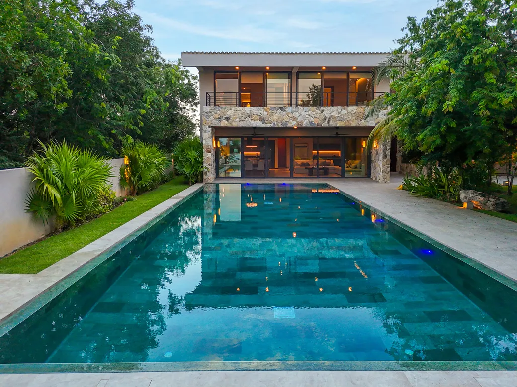 Lakefront 4-Bedroom Villa in Lagos del Sol, Cancún