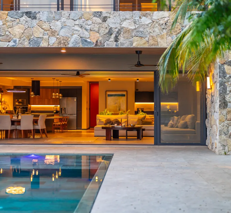 Lakefront 4-Bedroom Villa in Lagos del Sol, Cancún