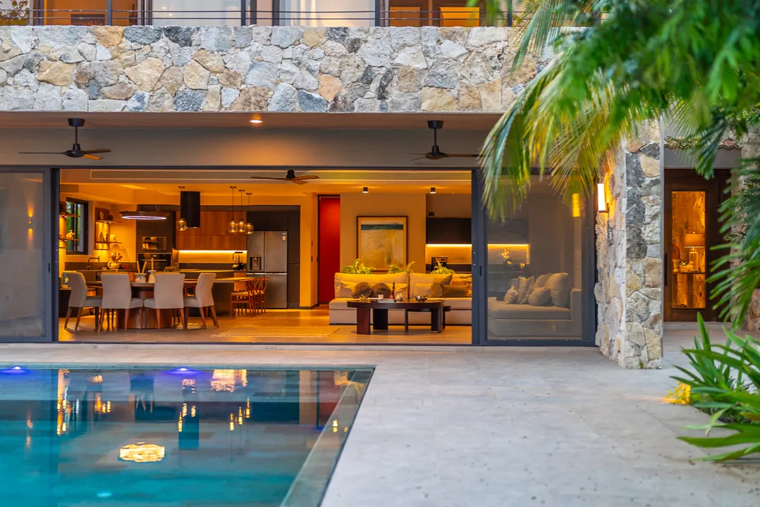 Lakefront 4-Bedroom Villa in Lagos del Sol, Cancún