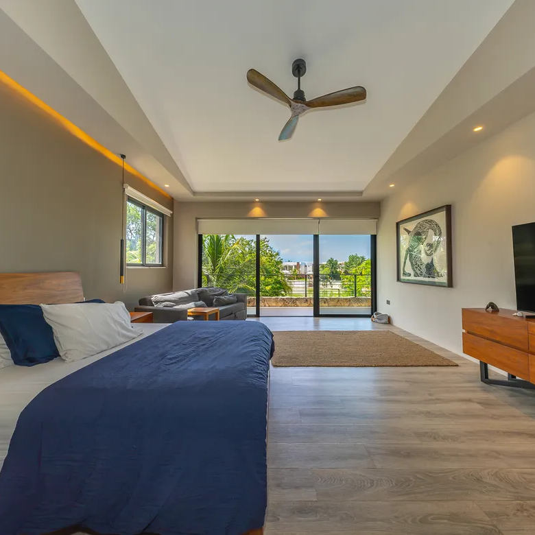 Lakefront 4-Bedroom Villa in Lagos del Sol, Cancún