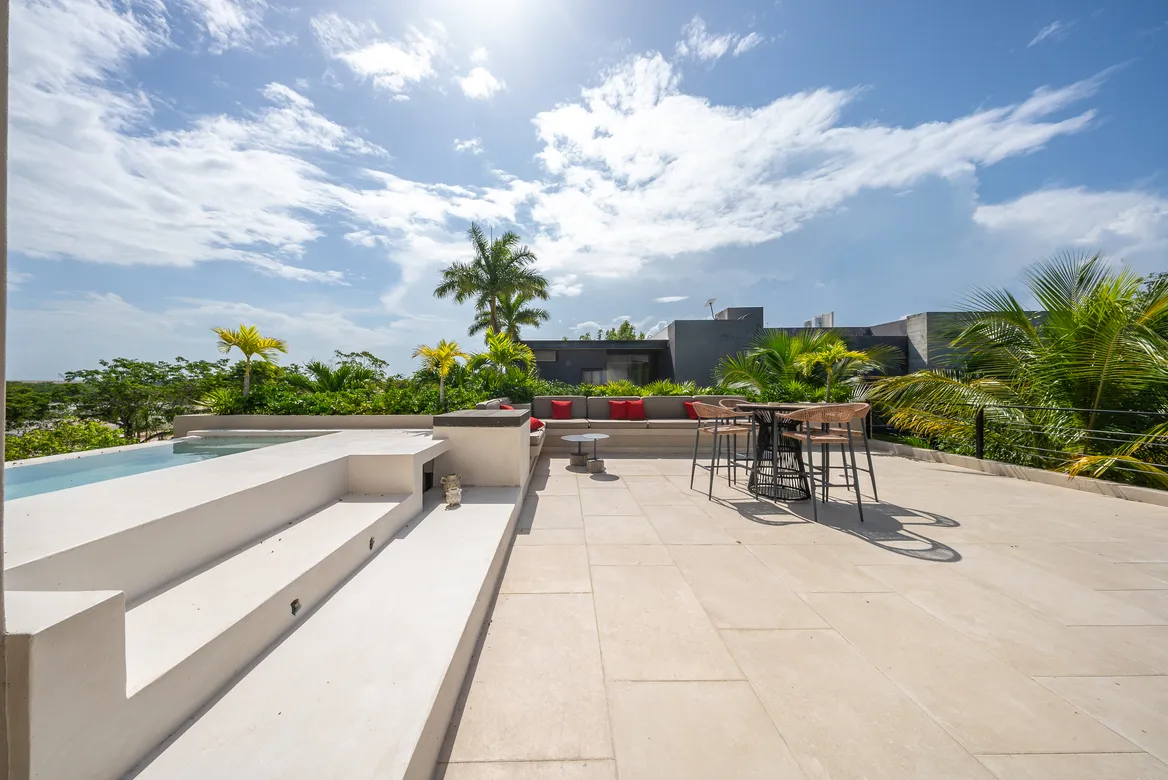 Lakefront 4-Bedroom Villa in Lagos del Sol, Cancún