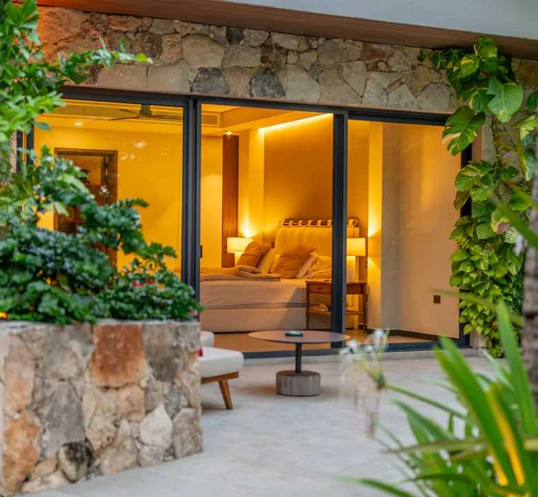 Lakefront 4-Bedroom Villa in Lagos del Sol, Cancún