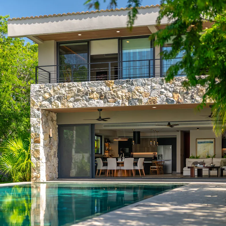 Lakefront 4-Bedroom Villa in Lagos del Sol, Cancún