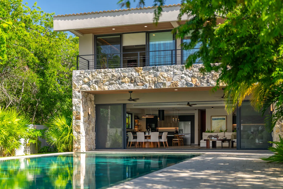 Lakefront 4-Bedroom Villa in Lagos del Sol, Cancún