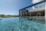Cantilever pool and sky bar at María Tulum