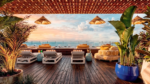 Alberca y lounge en el rooftop de Mondrian Residences Cancún