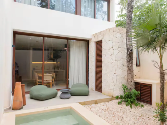 Retiro townhouses and villas for sale in La Veleta Tulum