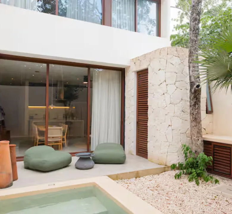 Retiro: Townhouses and Villas in La Veleta, Tulum