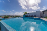 Alberca infinity en el rooftop de The Gallery Playa del Carmen