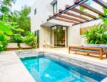 Alberca privada y jardín tropical en Villa 6 Aldea Zama