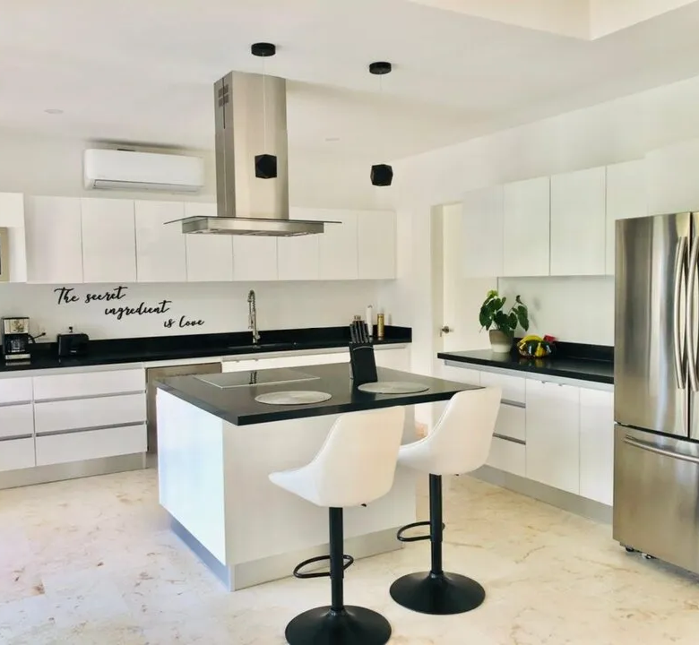 Villa Caribe: 4-Bedroom Villa in Tulum Country Club