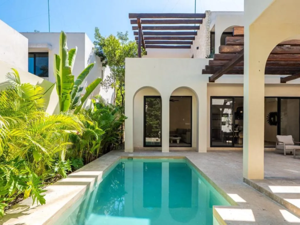 Private pool and terrace at Villa Serenia Kaybé