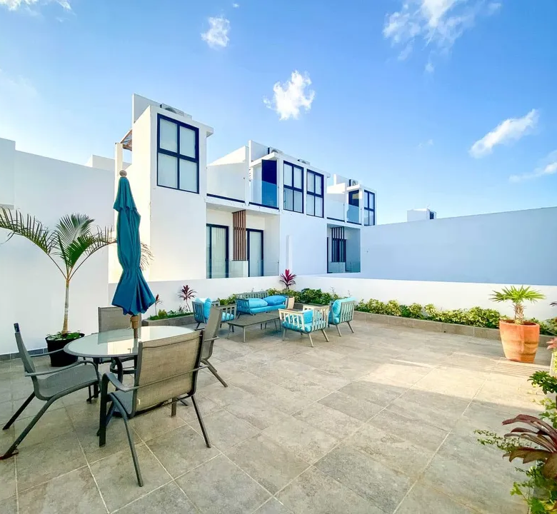 Icono Playa 106: 3-Bedroom Lock-Off Condo in Playa del Carmen