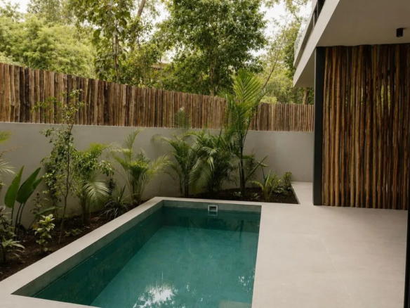 Private garden and pool at the Le Cottage ground-floor residence