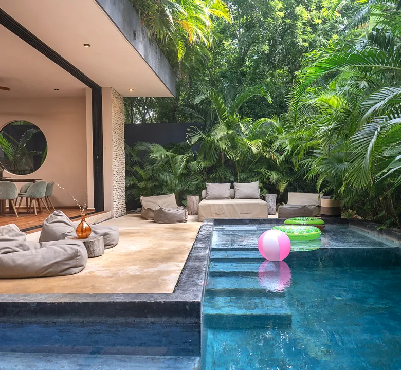 Maison Siscolino: 4-Bedroom Villa with Swim-Up Pool in Region 15, Tulum