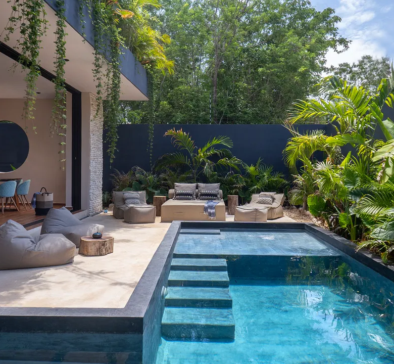 Maison Siscolino: 4-Bedroom Villa with Swim-Up Pool in Region 15, Tulum