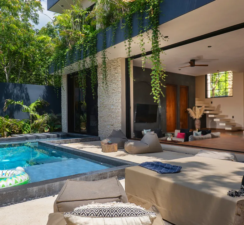 Maison Siscolino: 4-Bedroom Villa with Swim-Up Pool in Region 15, Tulum