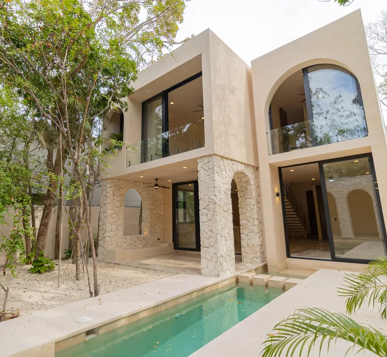 Villa Arcos: 5-Bedroom Villa with Pool and Terrace in Aldea Zama, Tulum
