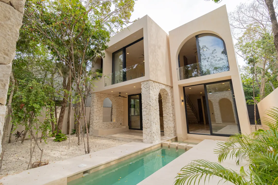 Villa Arcos: 5-Bedroom Villa with Pool and Terrace in Aldea Zama, Tulum
