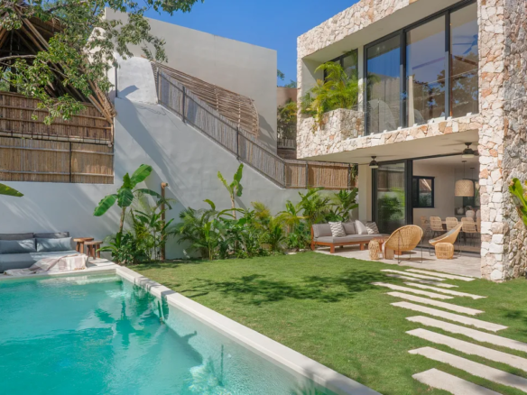 Private pool and sunbeds at Villa Eterea