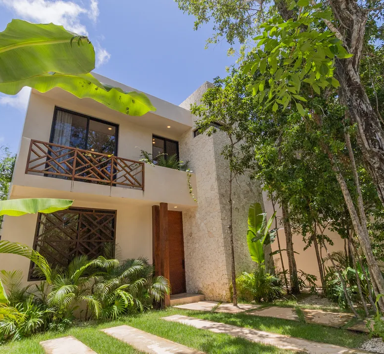 Villa Flora: 4-Bedroom Pool Villa in Aldea Zama, Tulum
