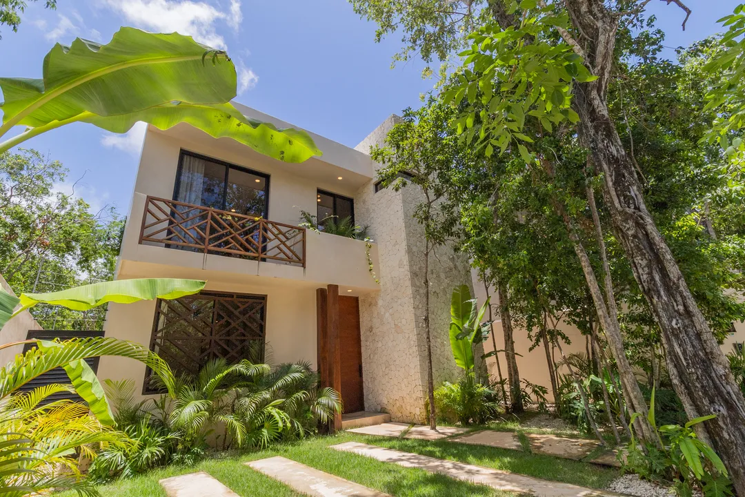 Villa Flora: 4-Bedroom Pool Villa in Aldea Zama, Tulum