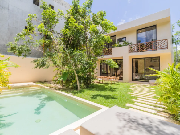 Private pool and garden at Villa Flora