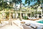 Jardín y alberca en Villa Surena, Tulum